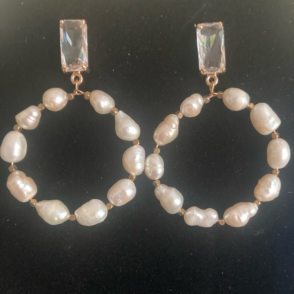 Vintage Fresh Water Pearl and Crystal Drop Earrings with Gold Wire.